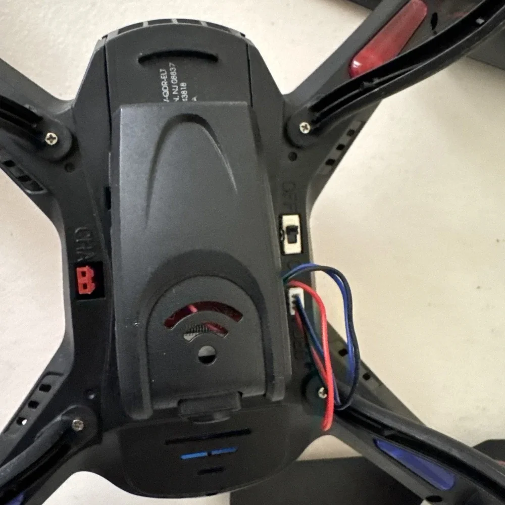 Quadrone Elite-Cam 2.4Ghz 1000' RC Camera Drone with Box - No Remote